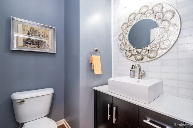 202 Stonebrooke Court, Royal Oak, MI 48067