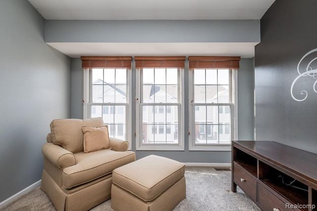 202 Stonebrooke Court, Royal Oak, MI 48067