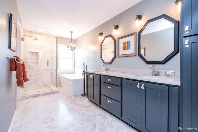 202 Stonebrooke Court, Royal Oak, MI 48067