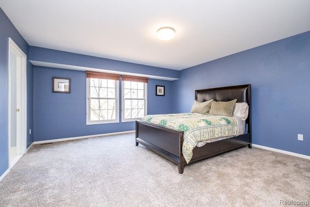 202 Stonebrooke Court, Royal Oak, MI 48067