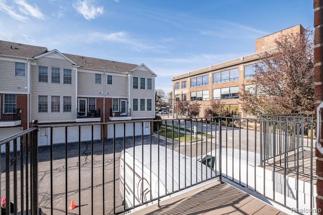 202 Stonebrooke Court, Royal Oak, MI 48067