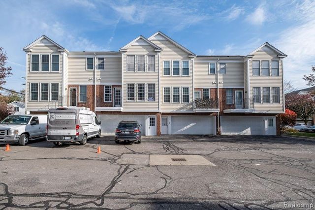 202 Stonebrooke Court, Royal Oak, MI 48067