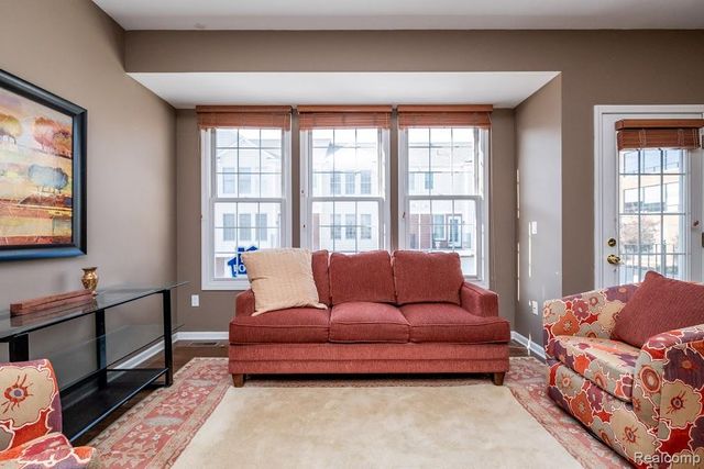 202 Stonebrooke Court, Royal Oak, MI 48067