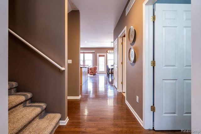 202 Stonebrooke Court, Royal Oak, MI 48067