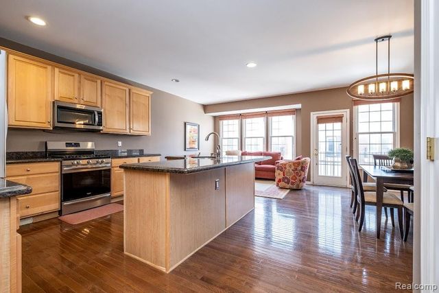 202 Stonebrooke Court, Royal Oak, MI 48067