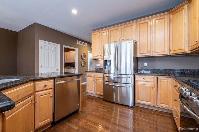 202 Stonebrooke Court, Royal Oak, MI 48067