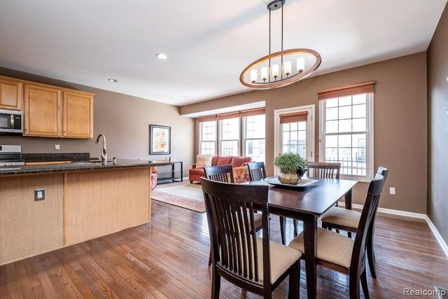 202 Stonebrooke Court, Royal Oak, MI 48067