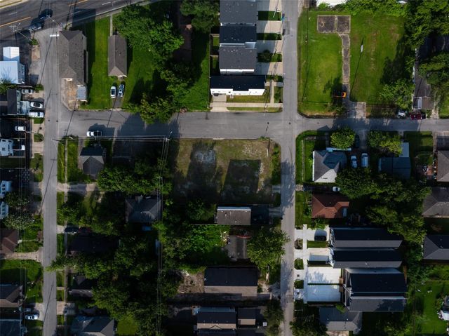 421 E 34th Street, Houston, TX 77018