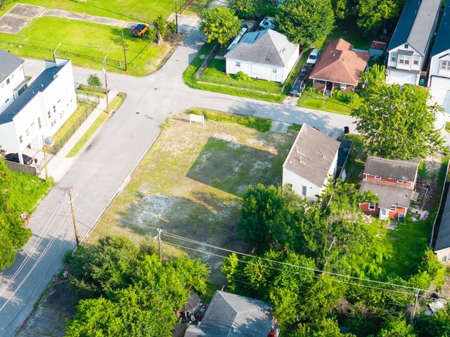 421 E 34th Street, Houston, TX 77018