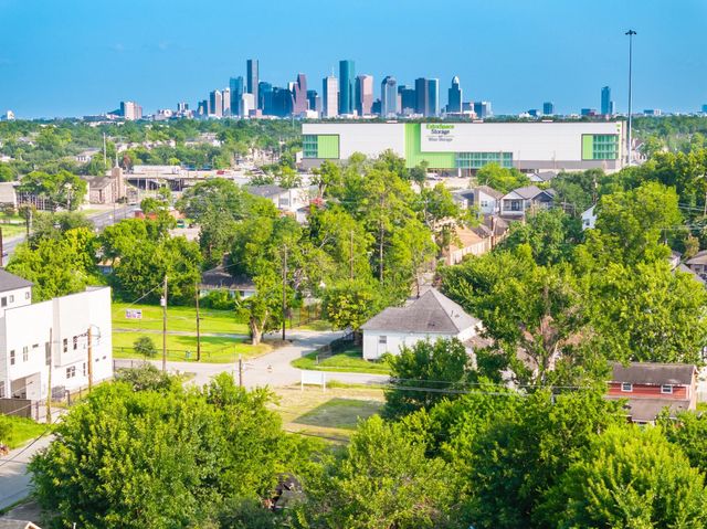 421 E 34th Street, Houston, TX 77018