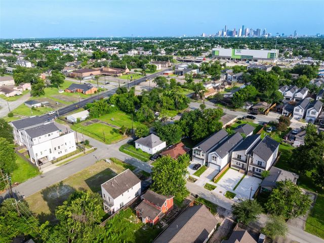 421 E 34th Street, Houston, TX 77018