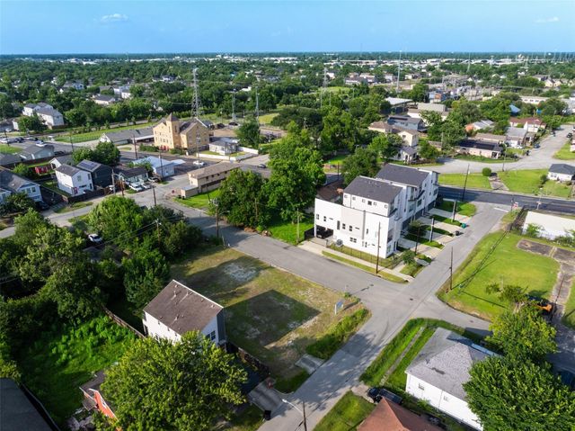 421 E 34th Street, Houston, TX 77018