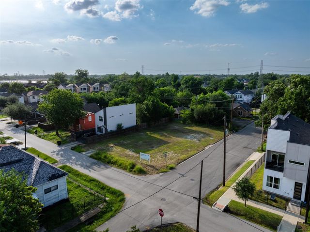 421 E 34th Street, Houston, TX 77018