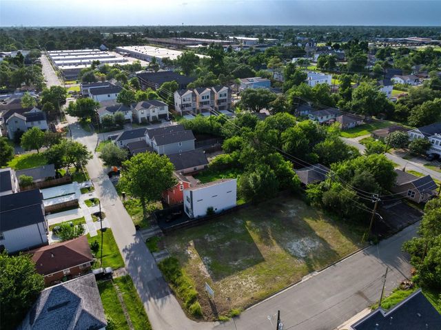 421 E 34th Street, Houston, TX 77018