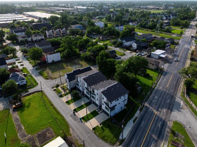 421 E 34th Street, Houston, TX 77018