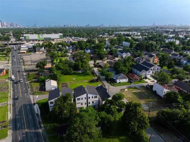 421 E 34th Street, Houston, TX 77018