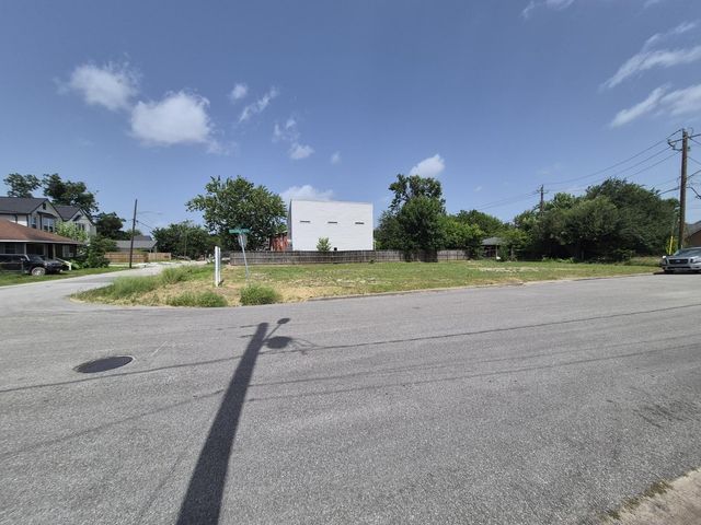 421 E 34th Street, Houston, TX 77018