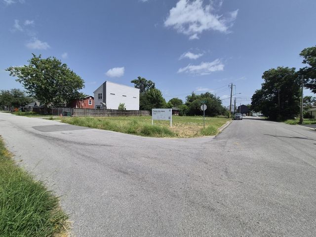 421 E 34th Street, Houston, TX 77018