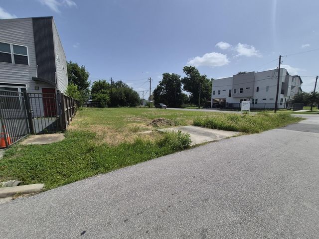 421 E 34th Street, Houston, TX 77018