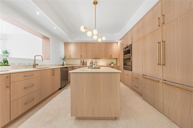 178 NE 45th St, Miami, FL 33137