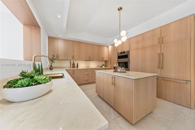 178 NE 45th St, Miami, FL 33137