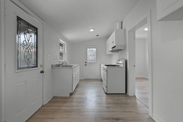2703 E Cesar Chavez ST, Austin, TX 78702
