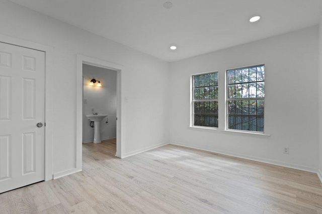 2703 E Cesar Chavez ST, Austin, TX 78702