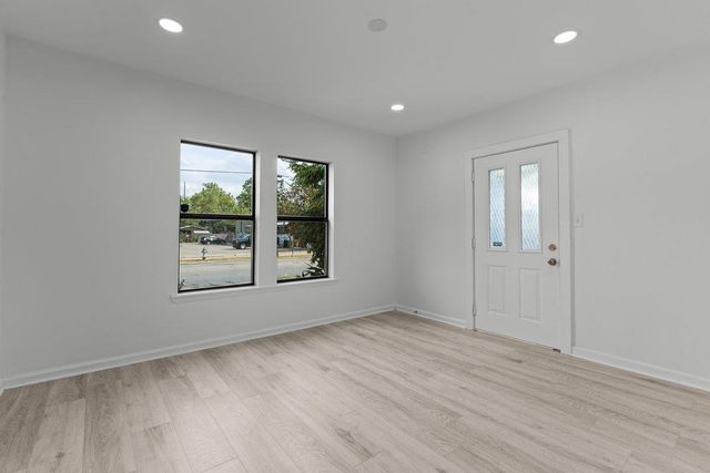 2703 E Cesar Chavez ST, Austin, TX 78702