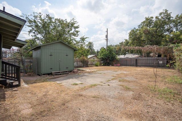 2703 E Cesar Chavez ST, Austin, TX 78702
