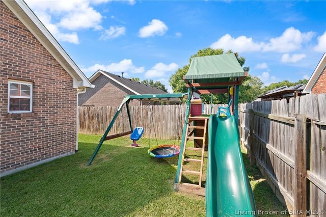6709 Dovir Woods Drive, Sellersburg, IN 47172
