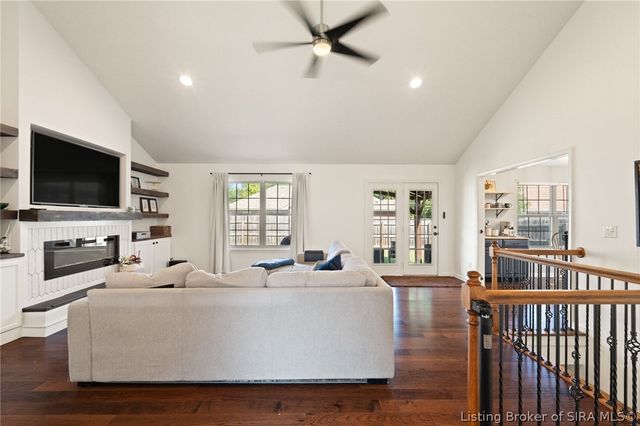 6709 Dovir Woods Drive, Sellersburg, IN 47172