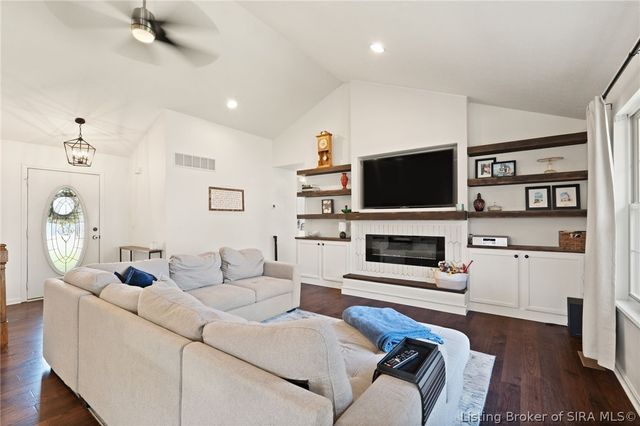 6709 Dovir Woods Drive, Sellersburg, IN 47172