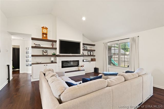 6709 Dovir Woods Drive, Sellersburg, IN 47172