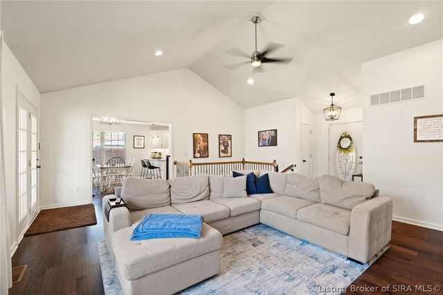 6709 Dovir Woods Drive, Sellersburg, IN 47172