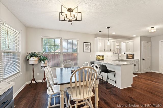 6709 Dovir Woods Drive, Sellersburg, IN 47172