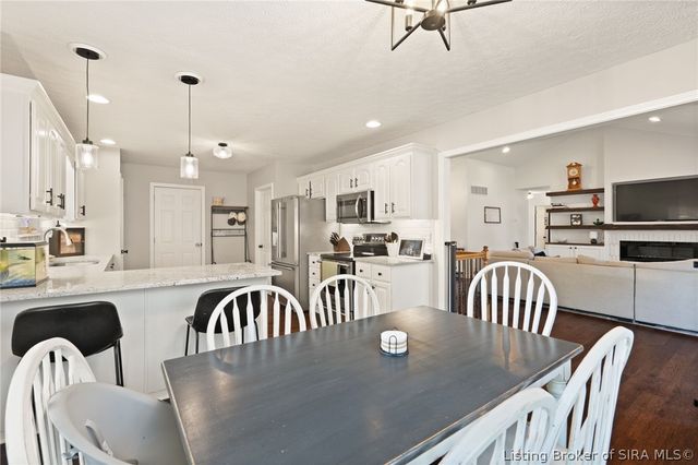 6709 Dovir Woods Drive, Sellersburg, IN 47172