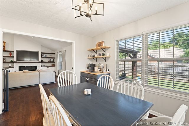6709 Dovir Woods Drive, Sellersburg, IN 47172