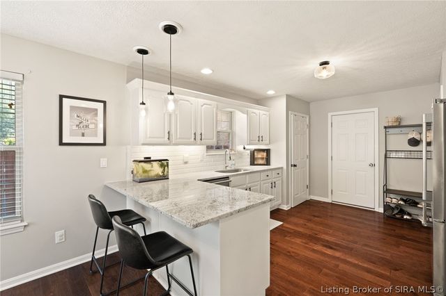 6709 Dovir Woods Drive, Sellersburg, IN 47172