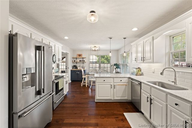 6709 Dovir Woods Drive, Sellersburg, IN 47172