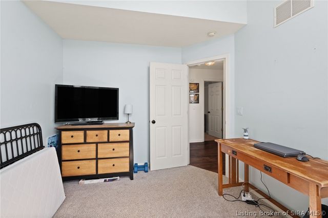 6709 Dovir Woods Drive, Sellersburg, IN 47172