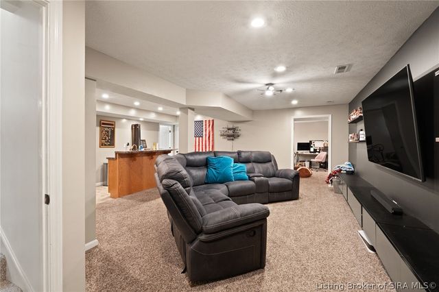 6709 Dovir Woods Drive, Sellersburg, IN 47172