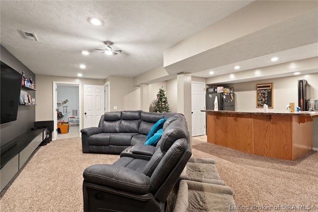 6709 Dovir Woods Drive, Sellersburg, IN 47172