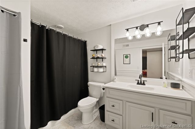 6709 Dovir Woods Drive, Sellersburg, IN 47172