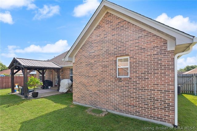 6709 Dovir Woods Drive, Sellersburg, IN 47172