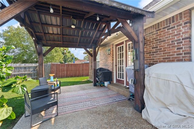 6709 Dovir Woods Drive, Sellersburg, IN 47172