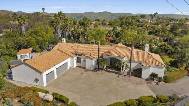 2821 Summit Drive, Escondido, CA 92025
