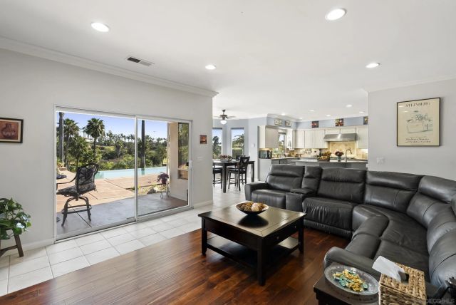 2821 Summit Drive, Escondido, CA 92025