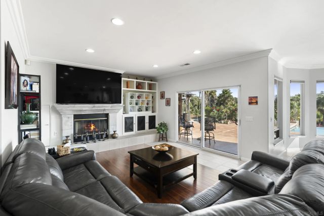 2821 Summit Drive, Escondido, CA 92025