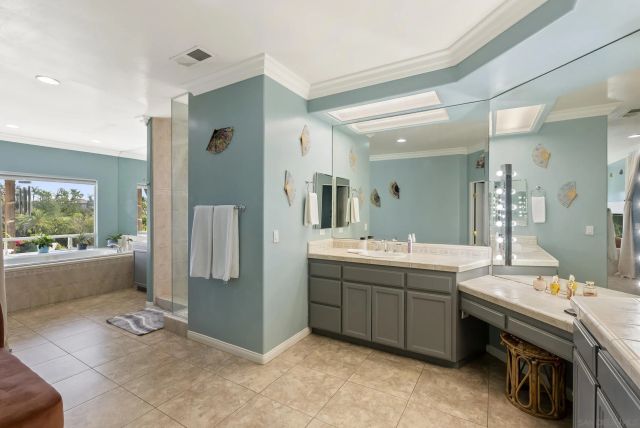 2821 Summit Drive, Escondido, CA 92025