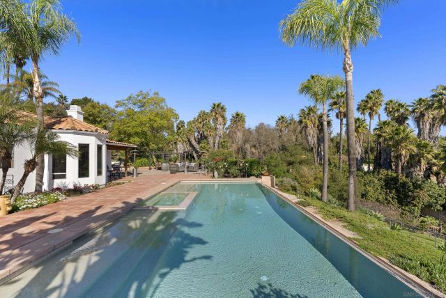 2821 Summit Drive, Escondido, CA 92025